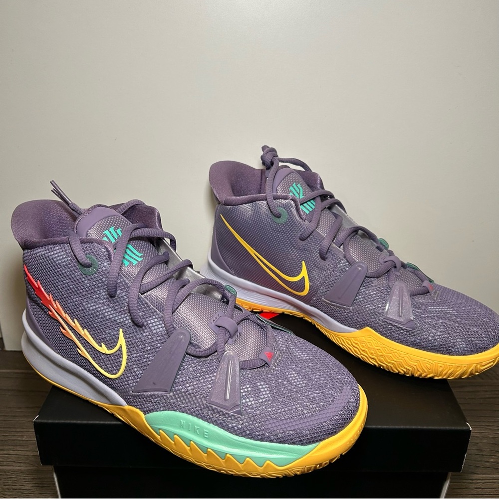 Nike Kyrie 7 Purple and Yellow Basketball Shoes 7Y - Picture 4 of 11